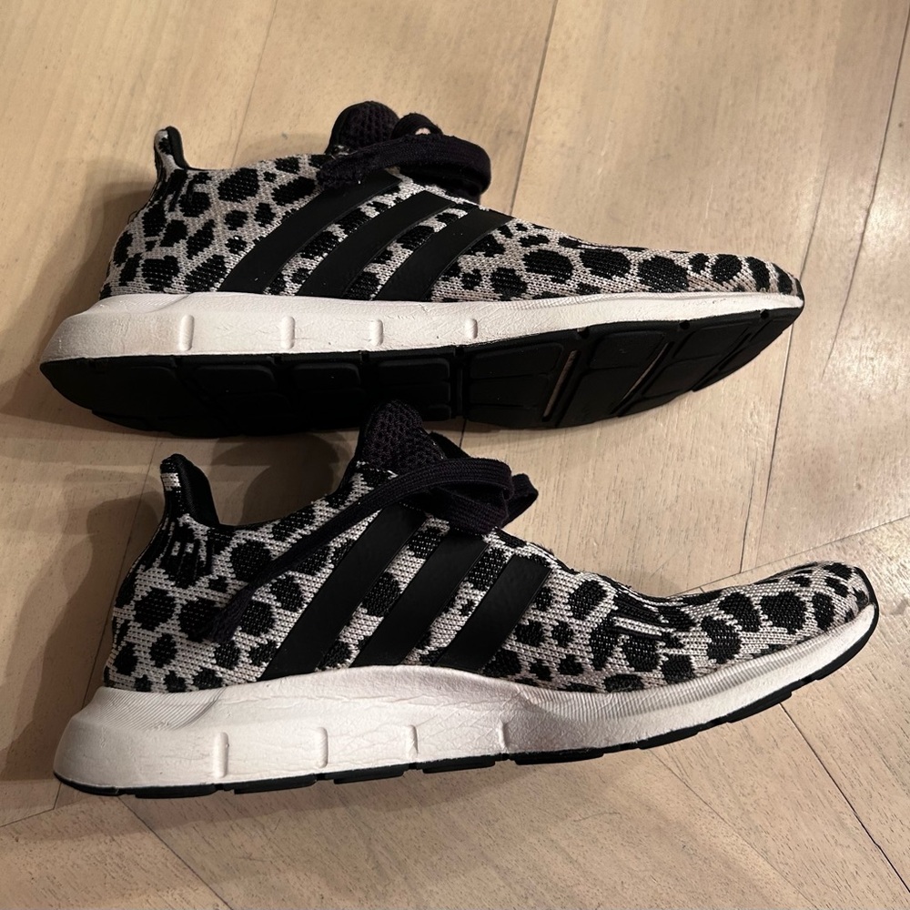 Adidas Womens Swift Run Black and White Animal Print Athletic Sneakers size 6 - Picture 6 of 9